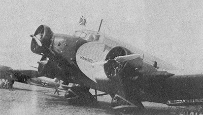 На аэродроме Инстербург стоит Ju-52. Как свидетельствует флажок на нем, самолёт доставил главнокомандующего Люфтваффе