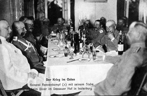 Генерал Ренненкампф (второй слева) со своим штабом на обеде в отеле «Дессауэр Хоф».