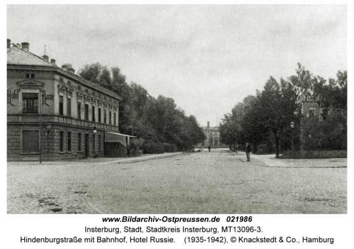 Hindenburgstrasse mit Bahnhof, Hotel Russie, Insterburg