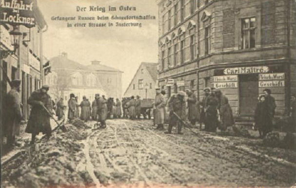 Gefangene Russen beim Schneefortschaffen, Insterburg