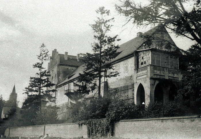 Die Georgenburg mit der altertuemlichen Glasveranda, Kreis Insterburg