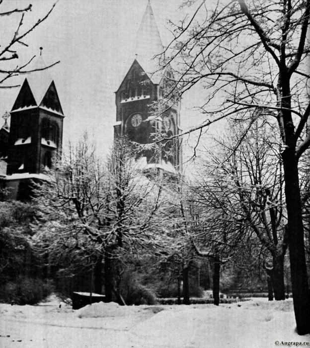 Die Reformierte Kirche am Markgrafenplatz im winterlichen Schmuck, Insterburg