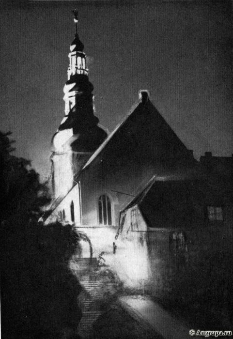 Ein nächtliches Bild Lutherkirche in Festbeleuchtung, Insterburg