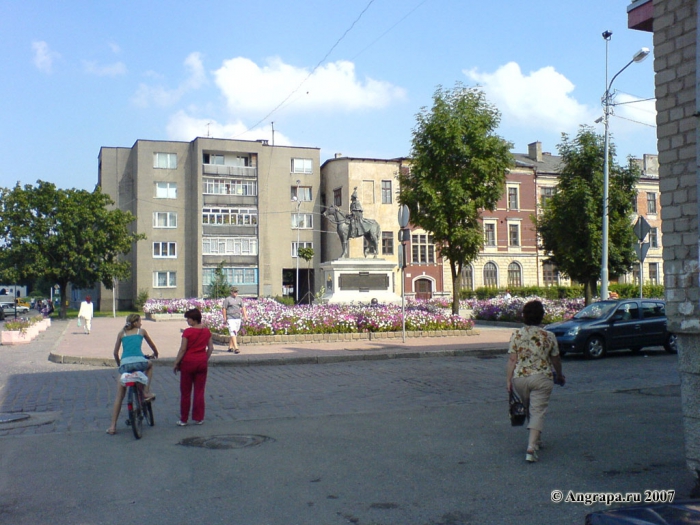 Вид на памятник Барклаю-де-Толли (площадь Ленина), Черняховск