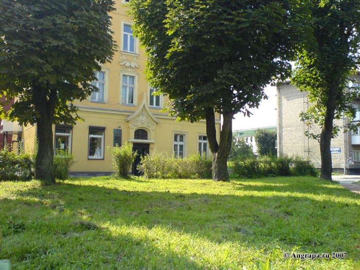 Дом на улице Пионерской, в котором останавливался Наполеон (вид из сквера), Черняховск