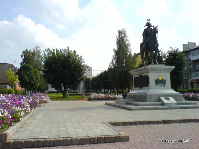 Памятник Барклаю-де-Толли и сквер (переулок 2й-Госпитальный), Черняховск