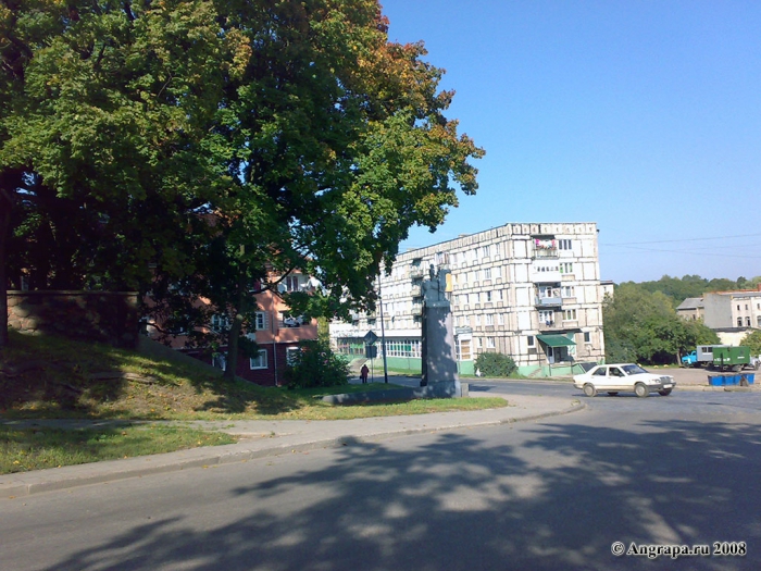 Перекресток улиц Замковая и Льва Толстого, Черняховск