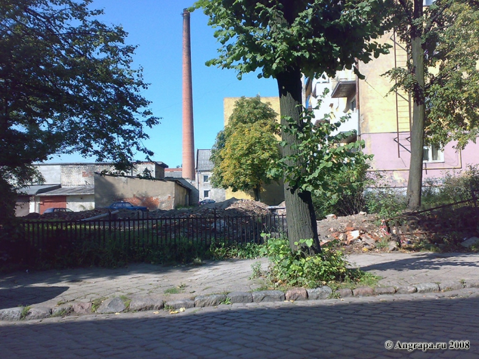 Улица Тельмана, вид на один из дворов в период строительства теплотрассы, Черняховск