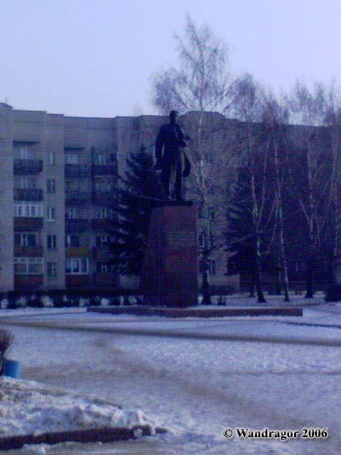 Памятник И.Д. Черняховскому на площади Черняховского, Черняховск