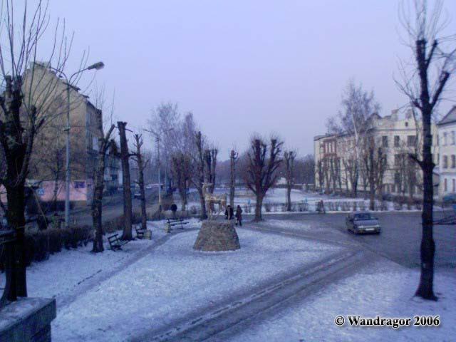Вид на сквер (переулок 2й-Госпитальный) со стороны улицы Калинина, Черняховск