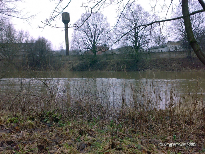 Река Анграпа (вид с пешеходной дорожки в Парке Победы), Черняховск