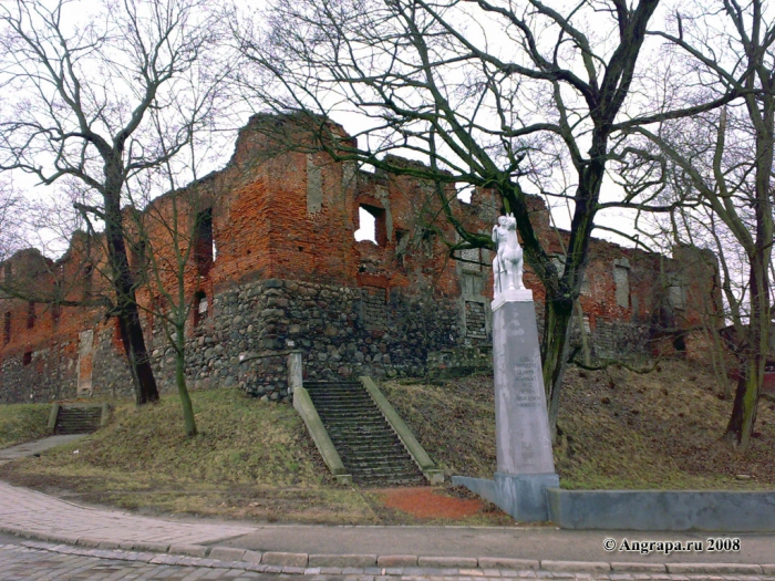 Замок Инстербург (угол улиц Партизанская и Замковая), Черняховск