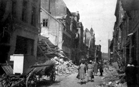 Генеральштрассе (ныне ул. Пионерская) после бомбардировки авиацией союзников в июле-августе 1944 г.