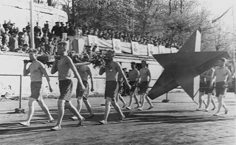 Спортивный праздник на Черняховском стадионе. Конец 1940-х годов.