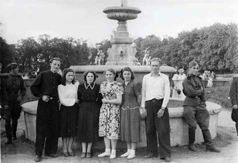 Фонтан в сквере у памятника погибшим воинам (ул.Спортивная). 1-я половина 1950-х годов.