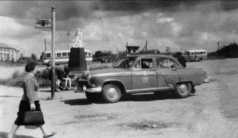 Памятник А.С. Пушкину у автостанции. 1950-е годы.
