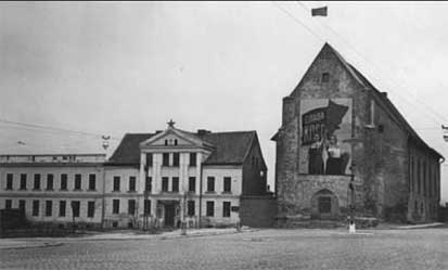 Черняховск, пл.Ленина. Здание бывшей лютеранской кирхи. Фото П.А. Локтионова.