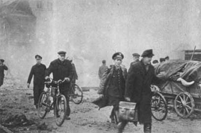 Жители покидают приграничные восточнопрусские города. 1944 год.