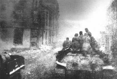Советские танки на улицах Инстербурга 22 января 1945 года. Фото П.А. Локтионова.