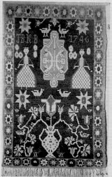 Над этим ковром из приданого крестьянки работала Мария Тирфельд .