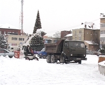 В Черняховске борьба со снегом идет с переменным успехом