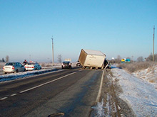 Утром под Черняховском грузовик столкнулся с автобусом: погиб 29-летний парень