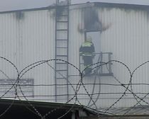 В Черняховске пожар съел крышу рыбоконсервного завода