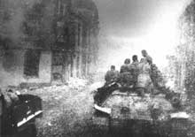 Советские танки на улицах Инстербурга 22 января 1945 года. Фото П.А. Локтионова.